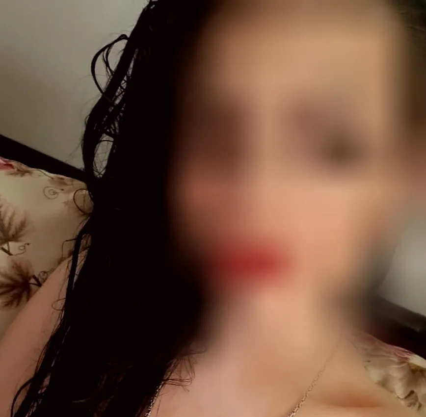 Claudia, 33