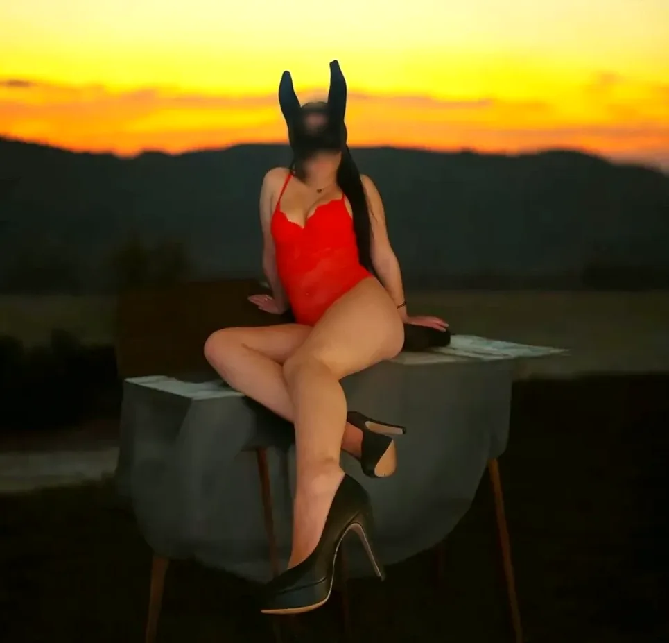 Ivana, 26