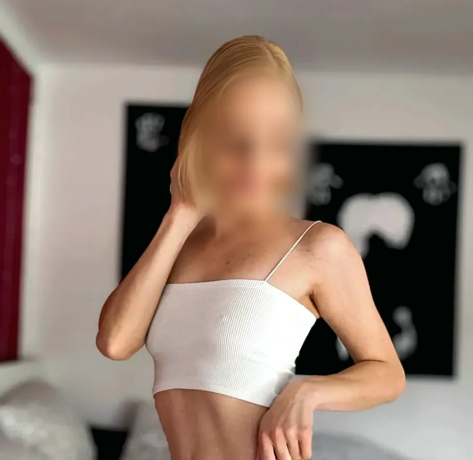 Julia, 30