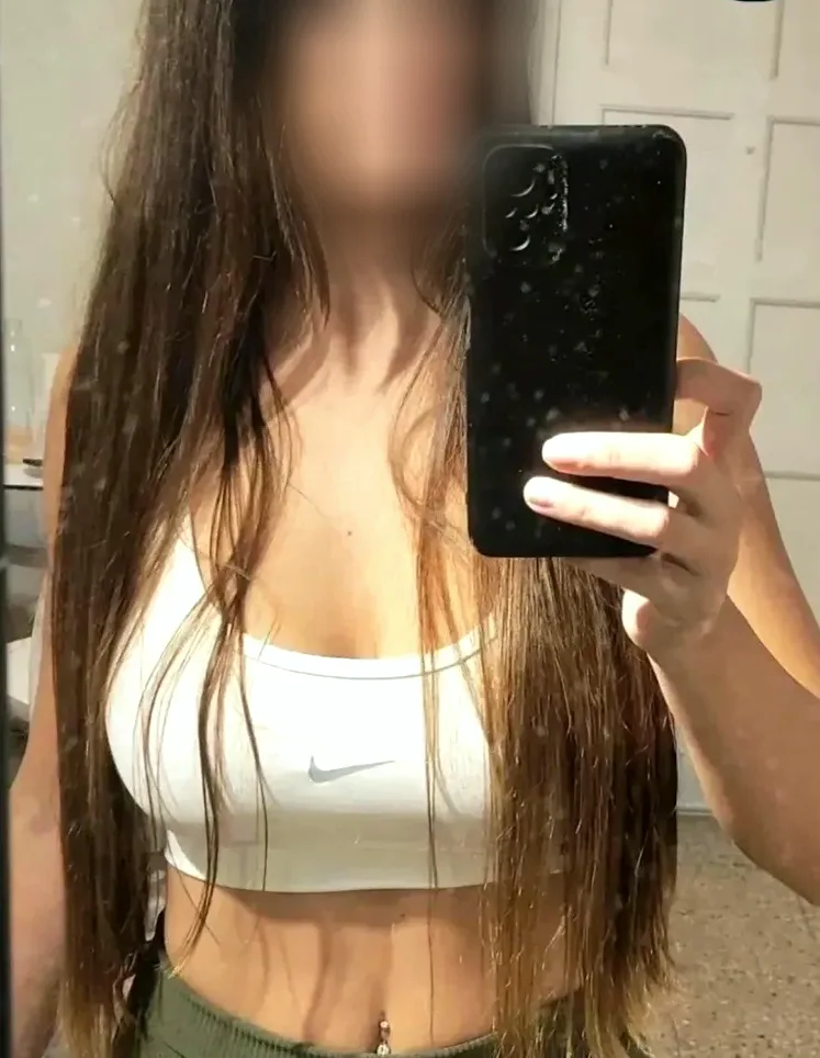 Lara, 37