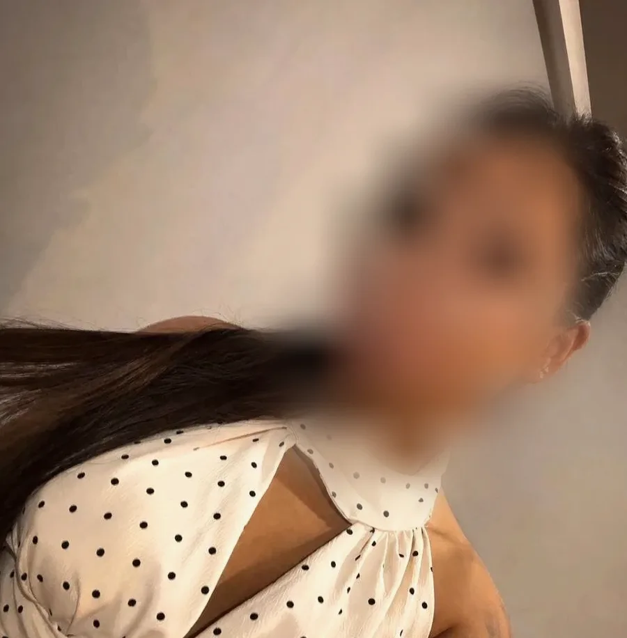 Nele, 25